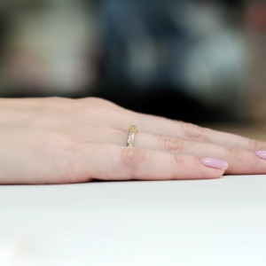 Pierścionek z Brylantami 0,13ct z żółtego złota próby 585. W-0288